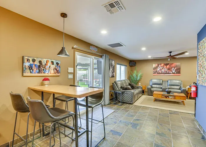 Private Outdoor Oasis! Home, 5 Mi To Dtwn Holiday home