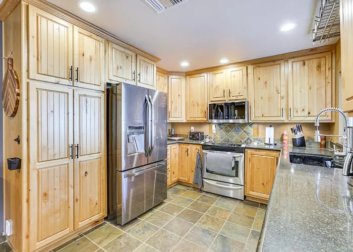 Private Outdoor Oasis! Home, 5 Mi To Dtwn Holiday home