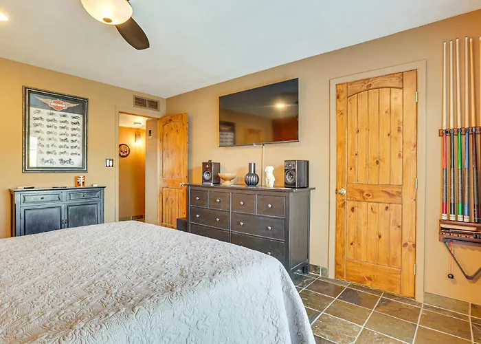 Private Outdoor Oasis! Home, 5 Mi To Dtwn Holiday home *